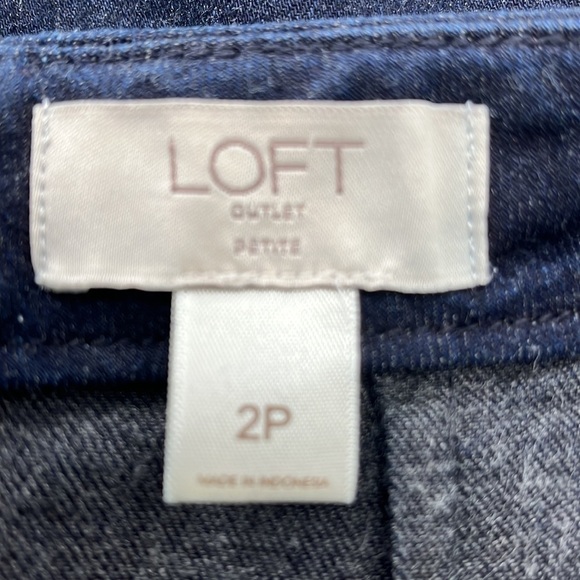 LOFT Denim Straight Pencil Skirt Petite Buttons Accent Dark Wash Size 2 Petites - Picture 4 of 5